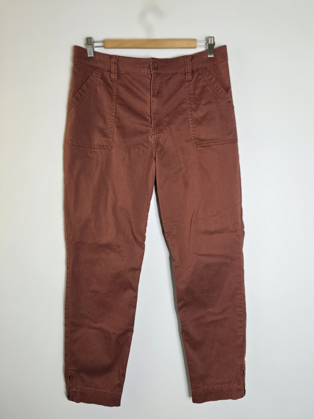 Kut from the Kloth rust color patch front pockets tapered leg twill pant Size 12